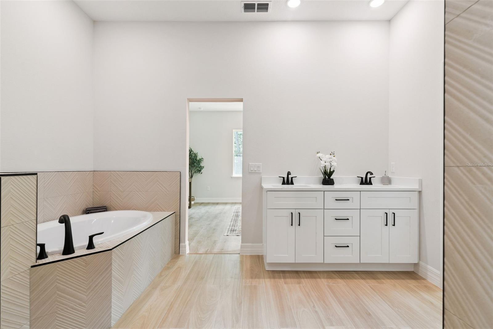 ROYAL TRAILS UNIT 01 - Residential