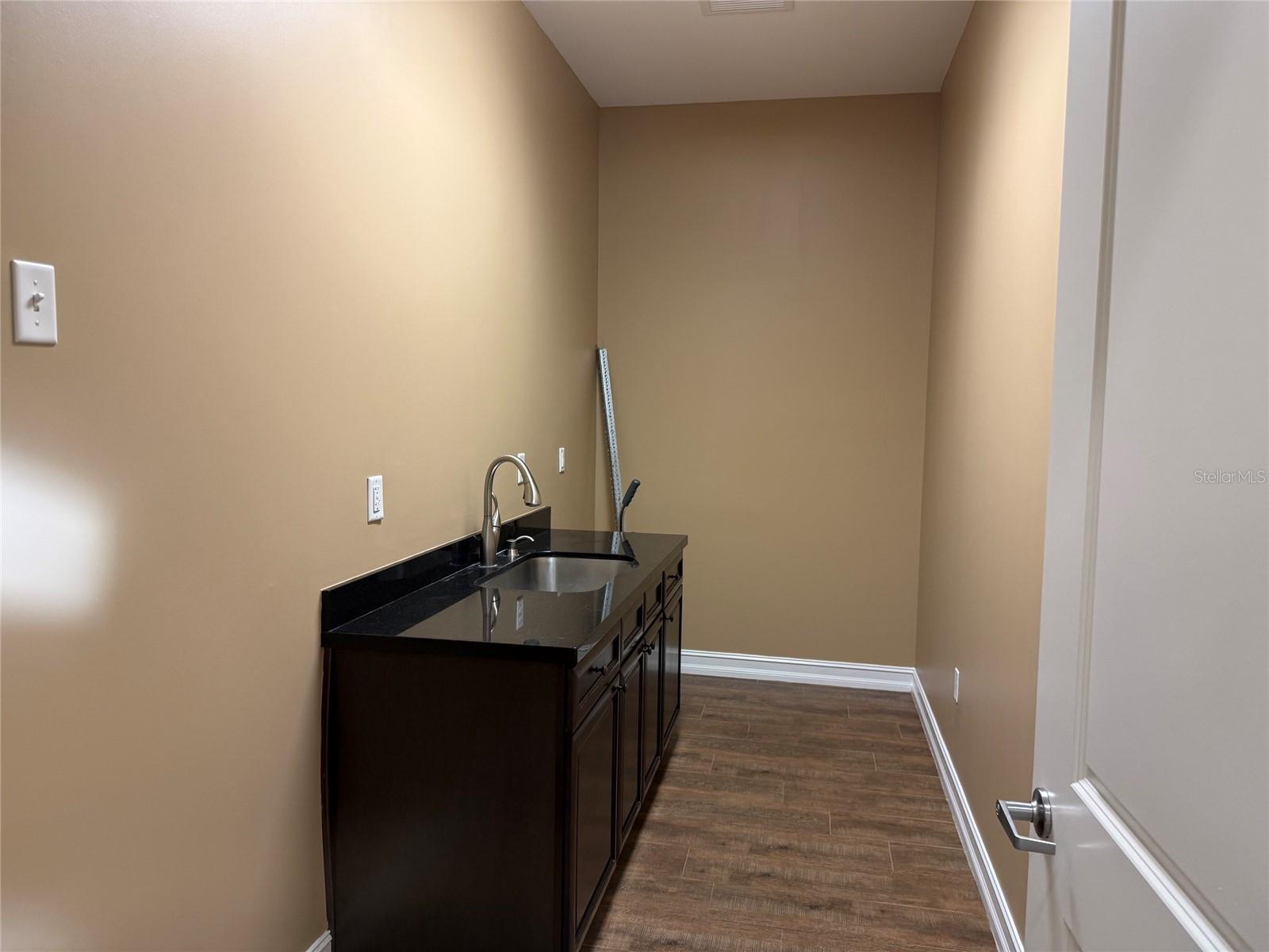CIARA CREEK EXECUTIVE CENTRE - Commercial Lease