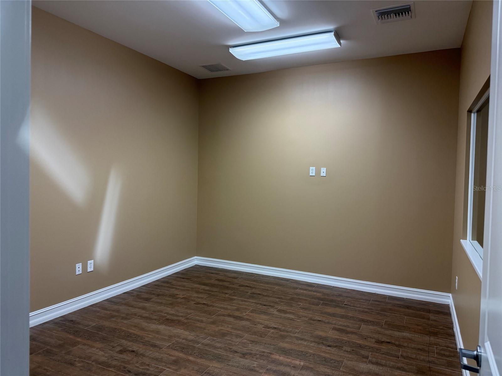 CIARA CREEK EXECUTIVE CENTRE - Commercial Lease