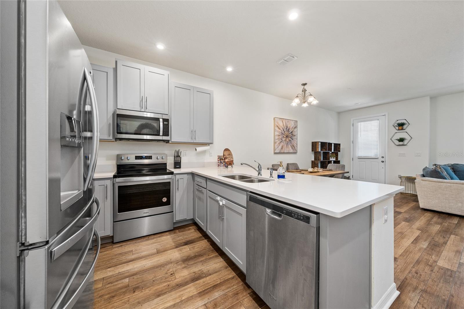 RANDAL WALK - Residential