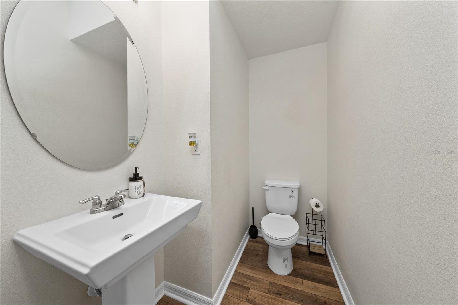 RANDAL WALK - Residential