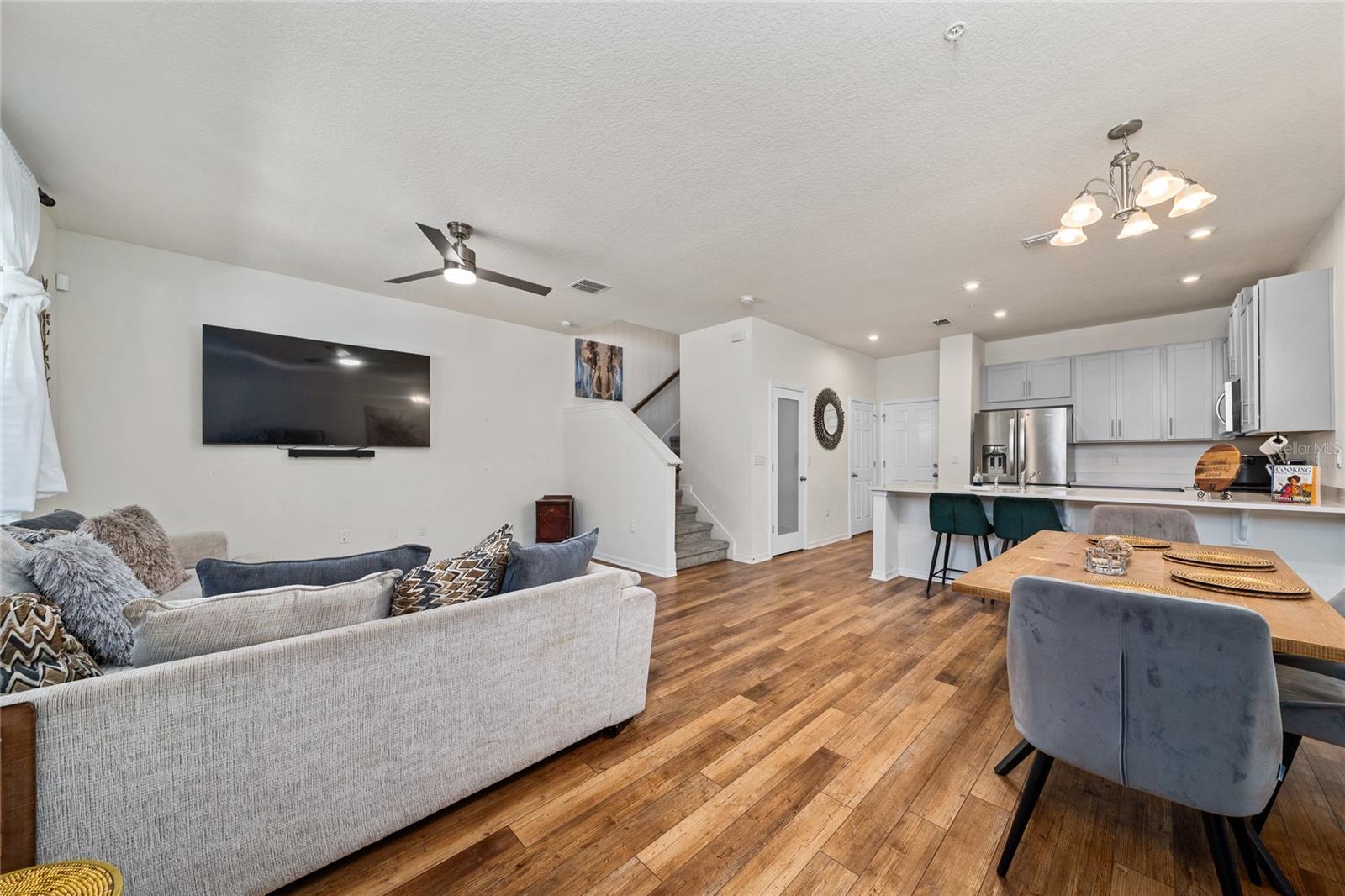 RANDAL WALK - Residential