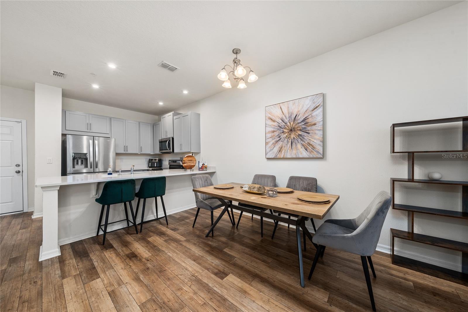 RANDAL WALK - Residential