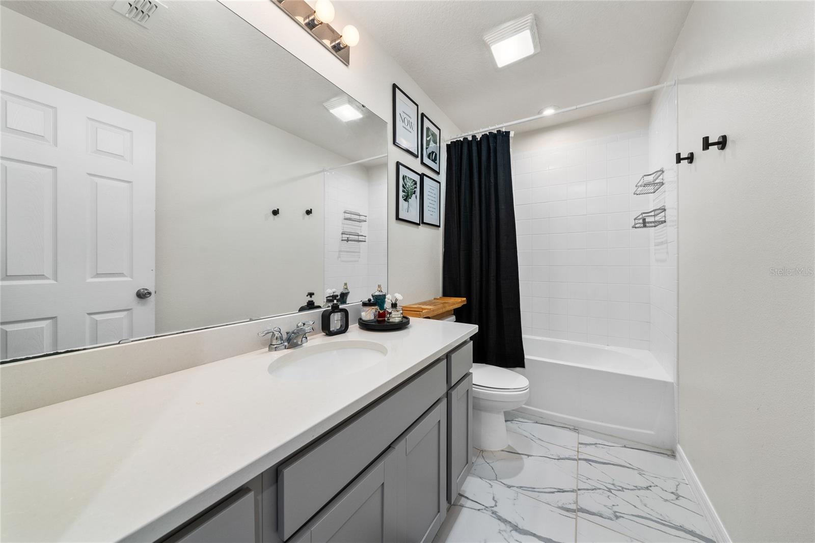 RANDAL WALK - Residential