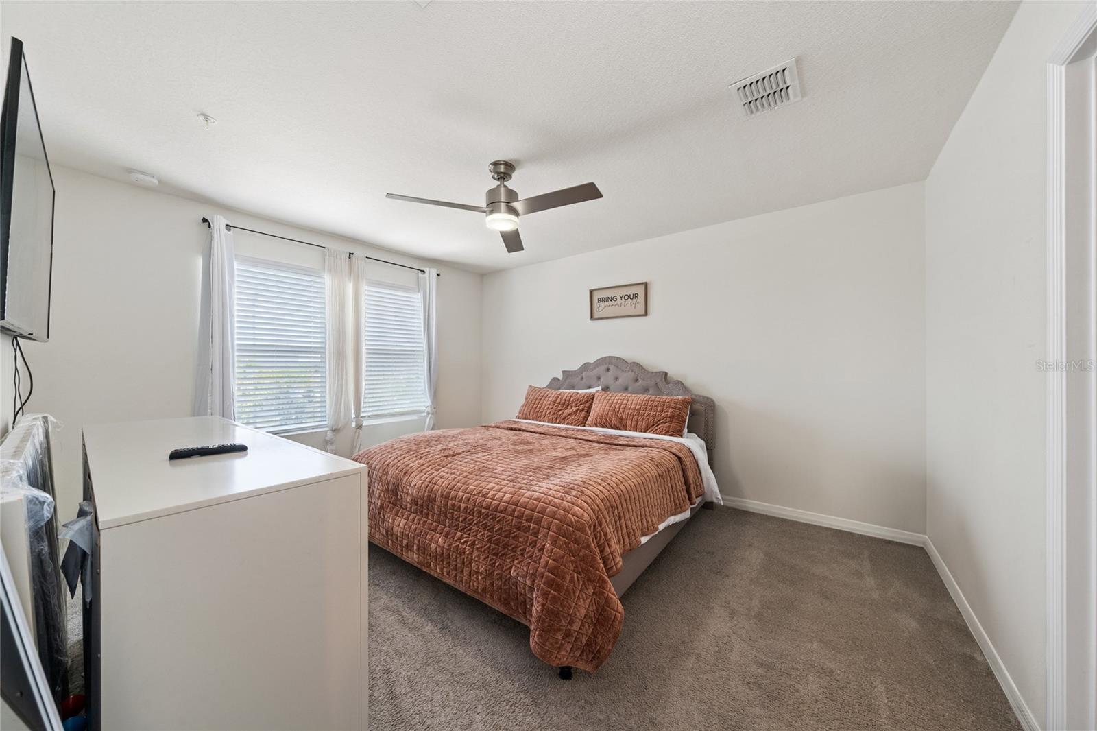 RANDAL WALK - Residential