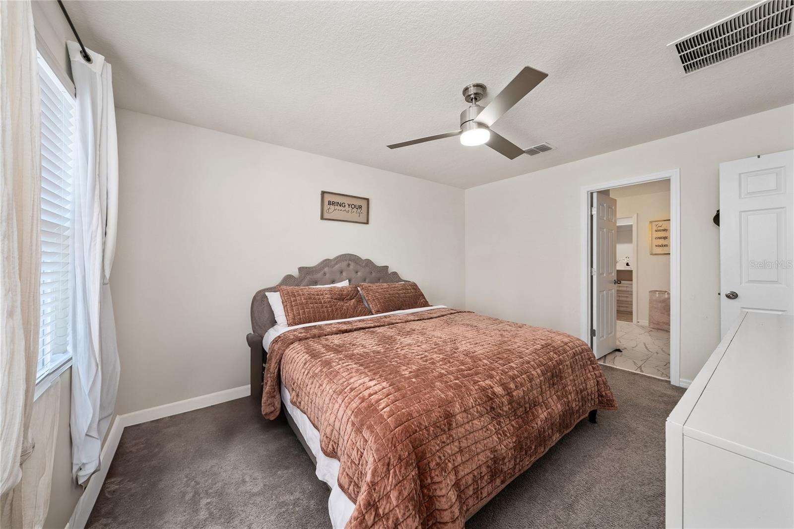 RANDAL WALK - Residential