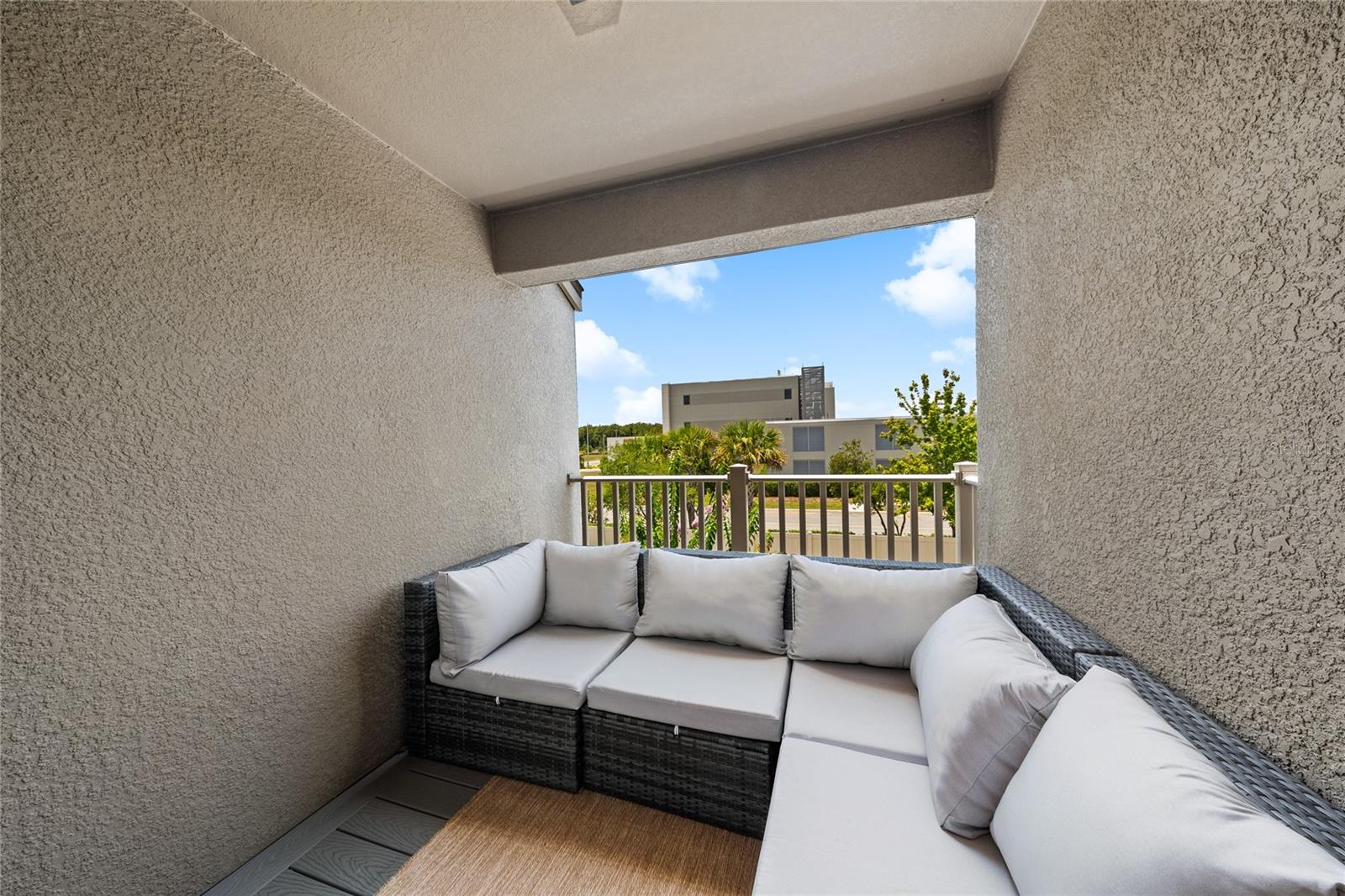 RANDAL WALK - Residential