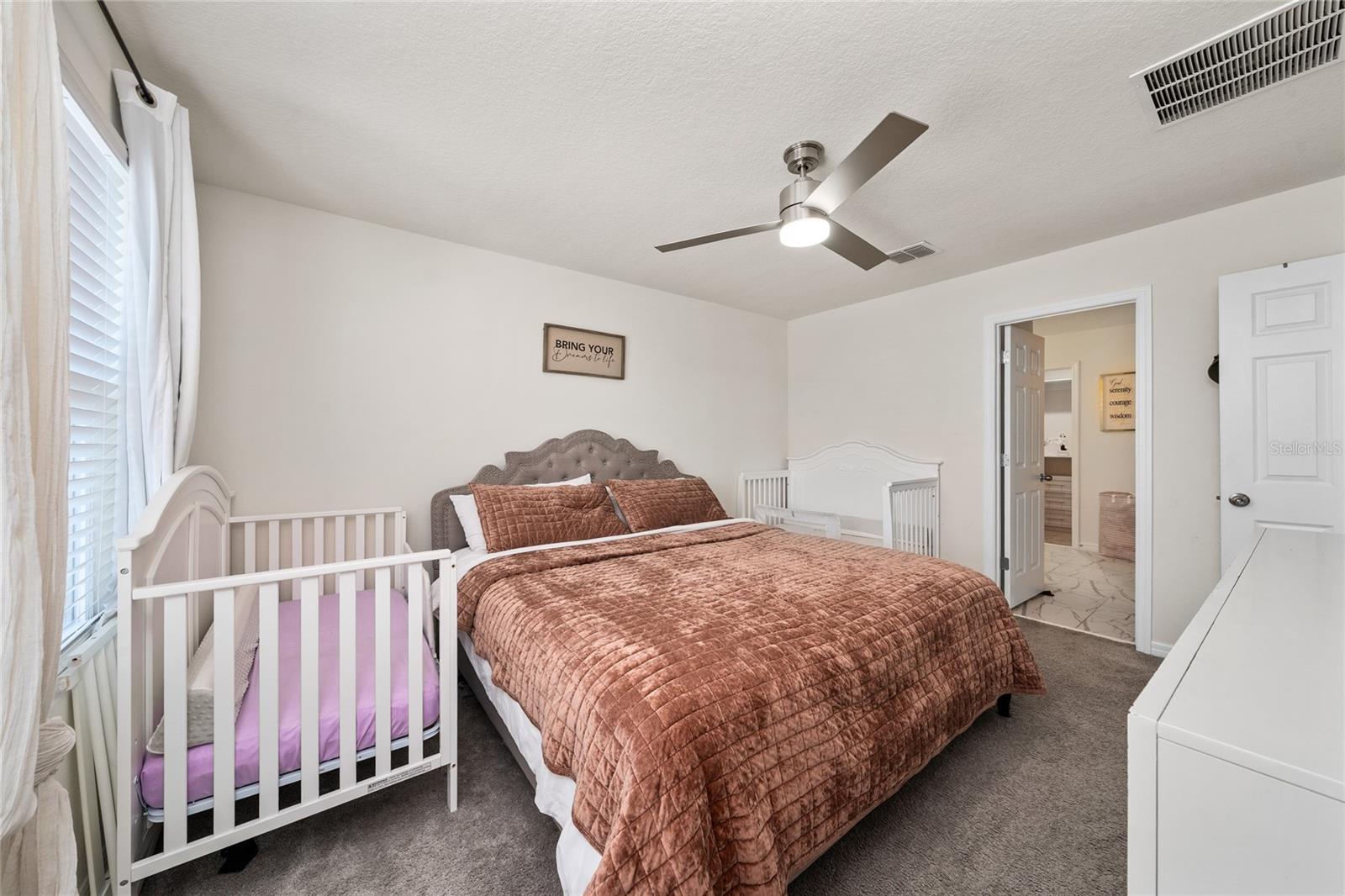 RANDAL WALK - Residential