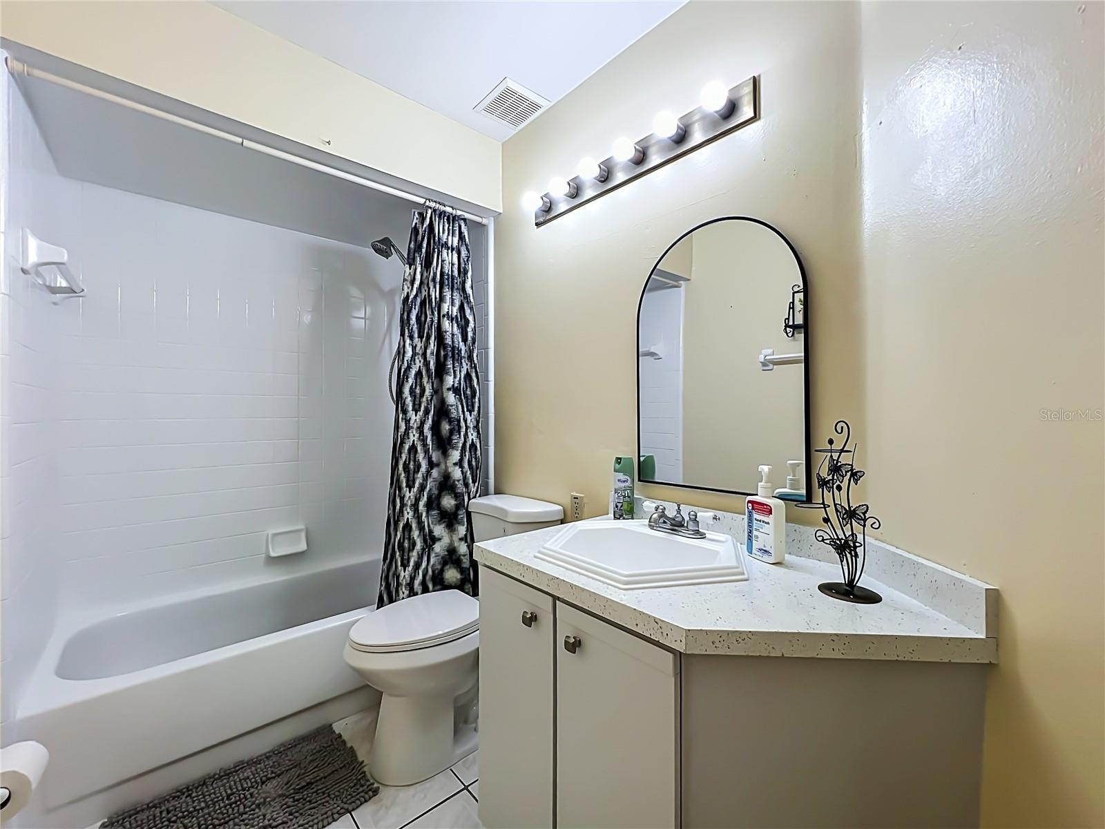 BVL LAKEPOINTE TWNHMS - Residential
