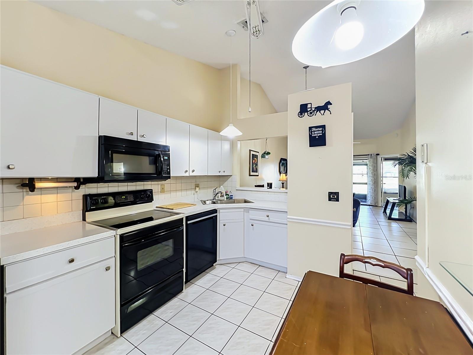 BVL LAKEPOINTE TWNHMS - Residential