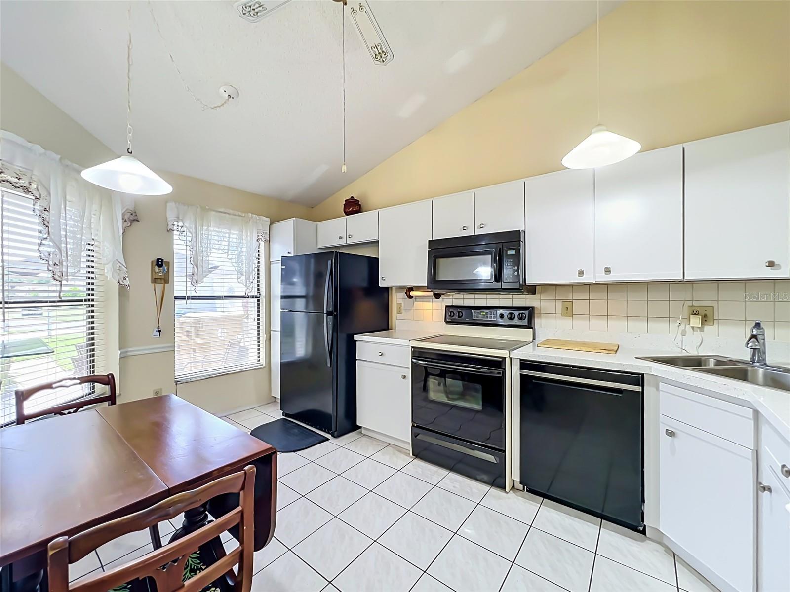 BVL LAKEPOINTE TWNHMS - Residential
