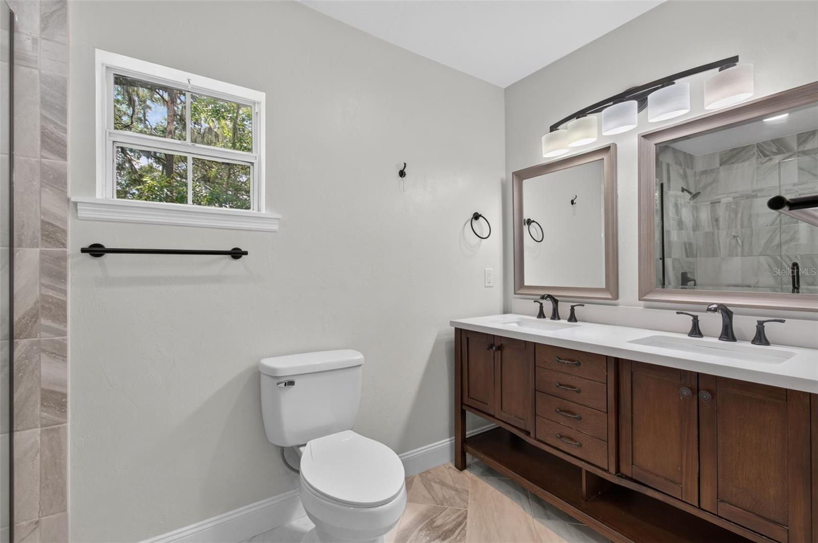 HIDDEN OAKS - Residential