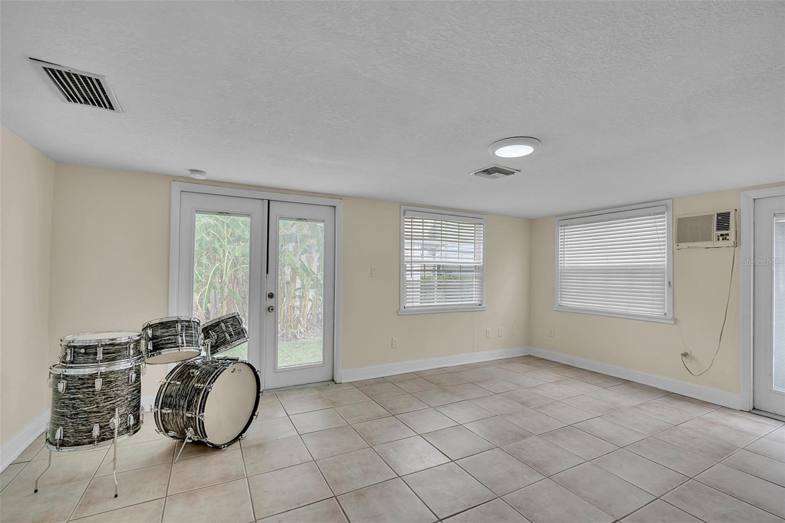 HIGHLAND SHORES SECOND UNIT - Residential