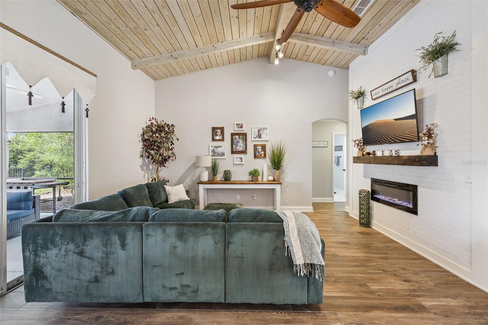 CRESCENT LAKE CLUB THIRD ADD - Residential