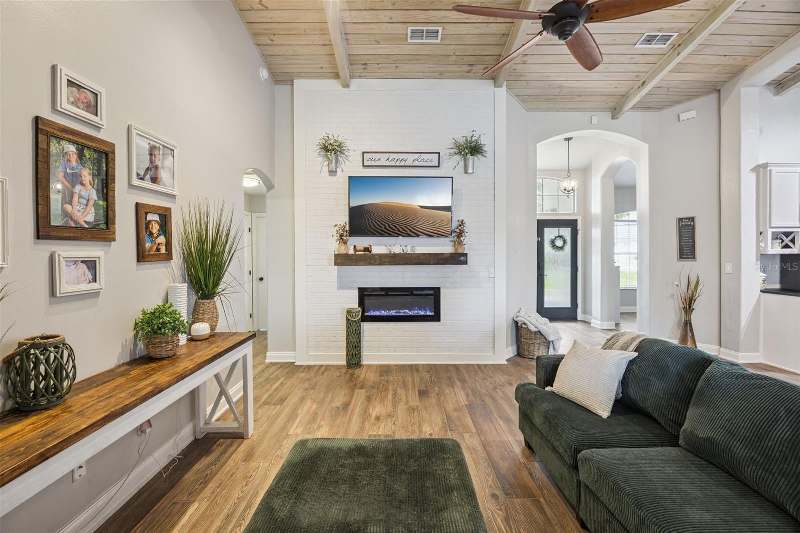 CRESCENT LAKE CLUB THIRD ADD - Residential