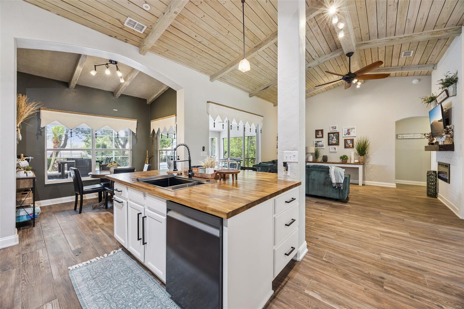CRESCENT LAKE CLUB THIRD ADD - Residential