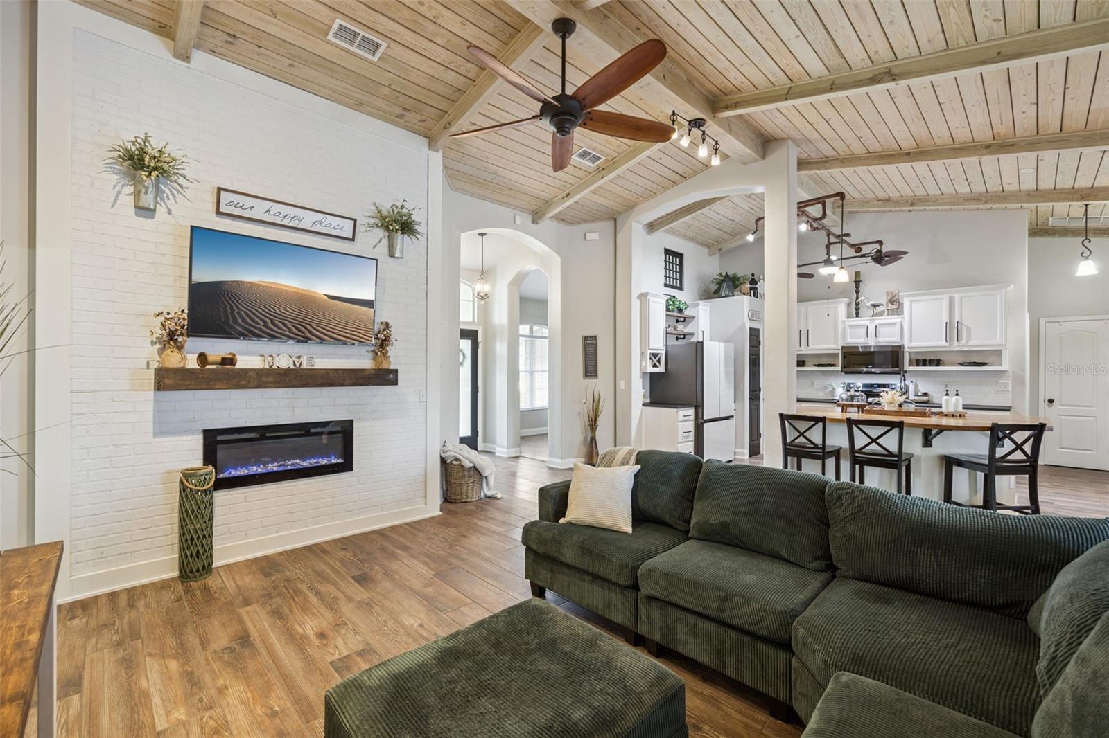 CRESCENT LAKE CLUB THIRD ADD - Residential