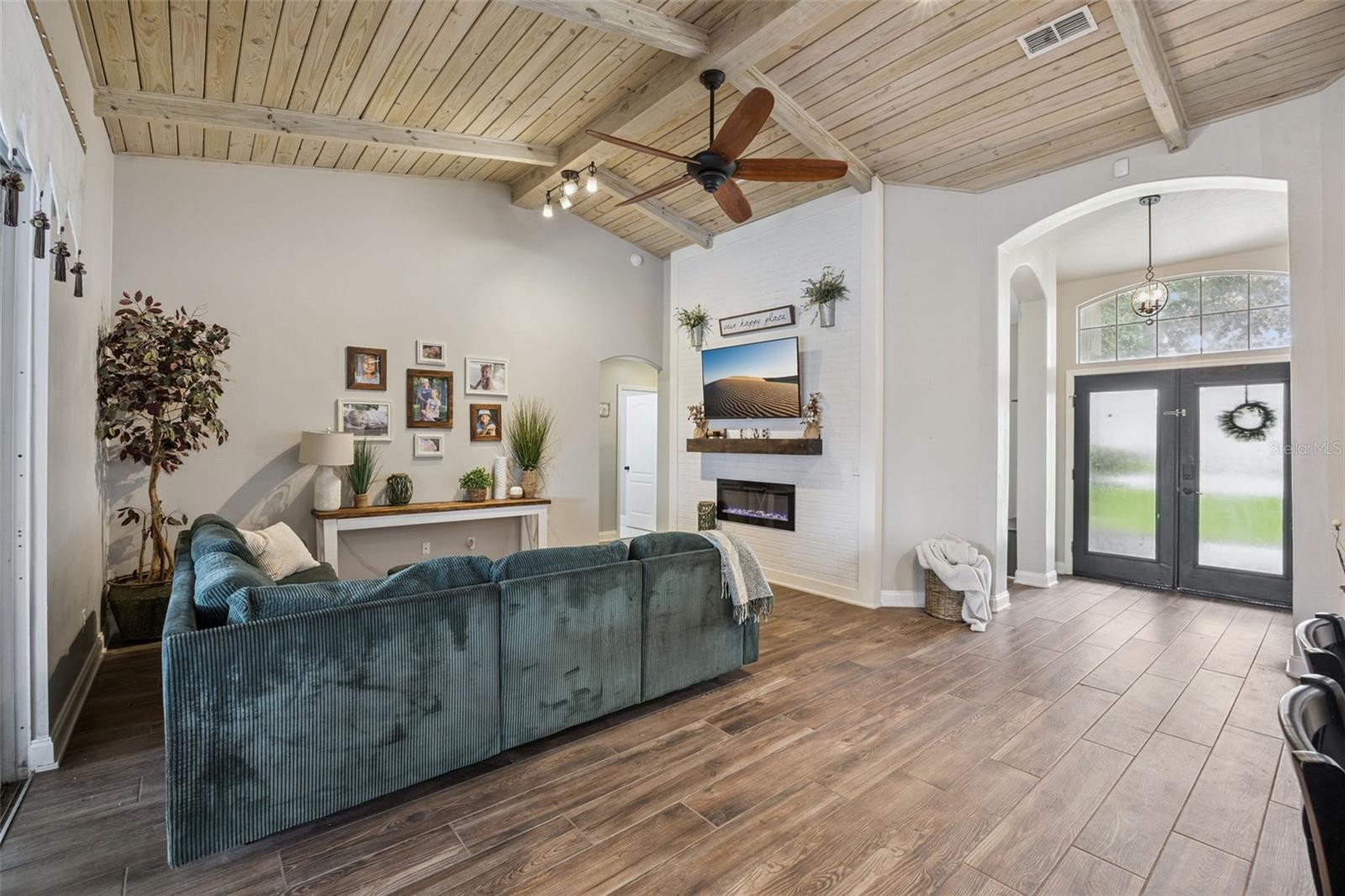 CRESCENT LAKE CLUB THIRD ADD - Residential
