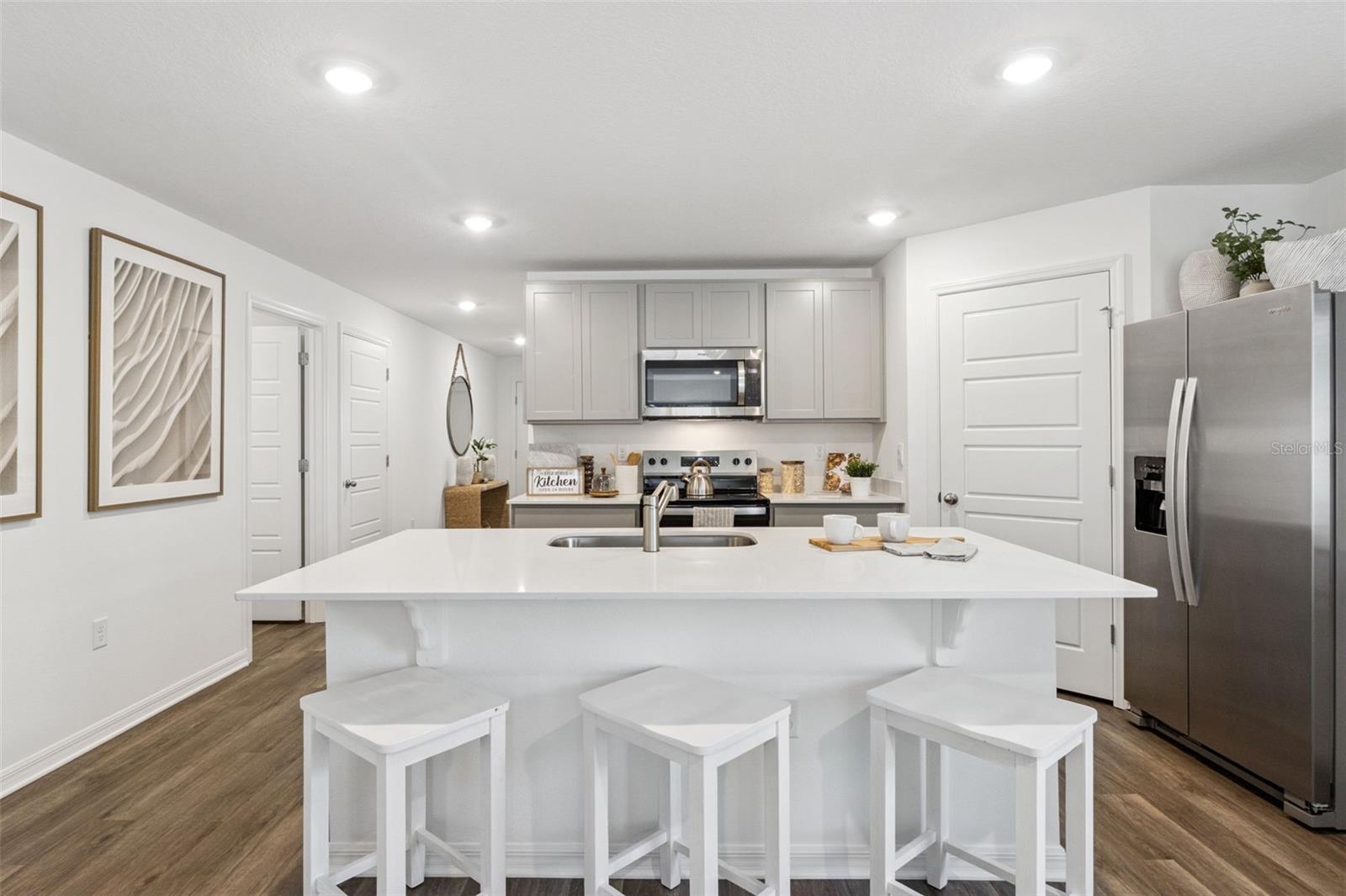 LEOMAS LANDING - Residential