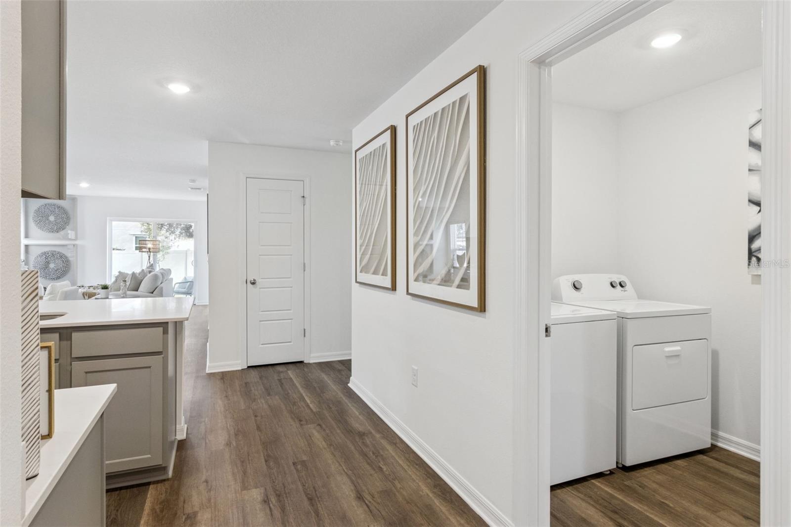 LEOMAS LANDING - Residential