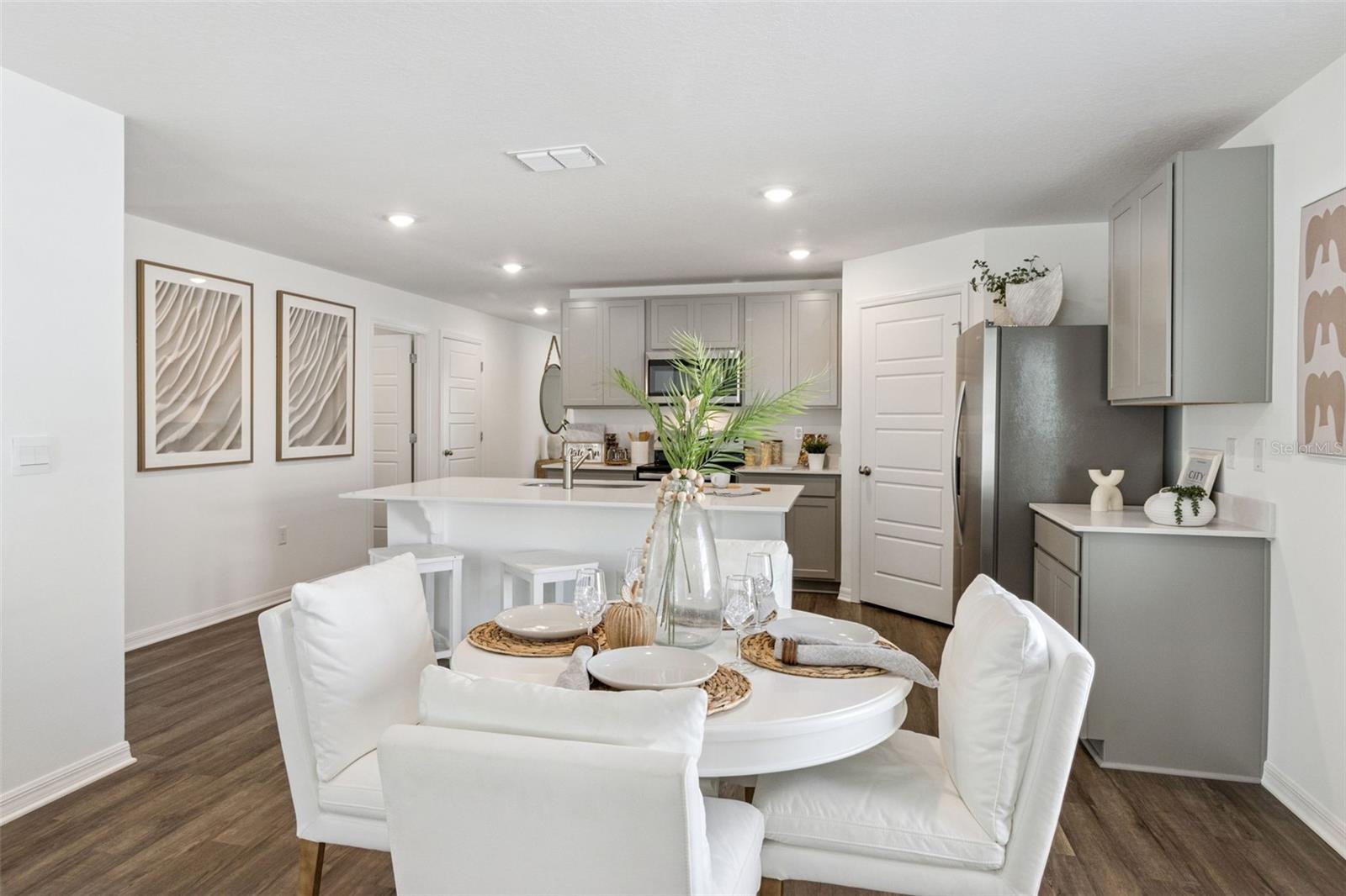 LEOMAS LANDING - Residential