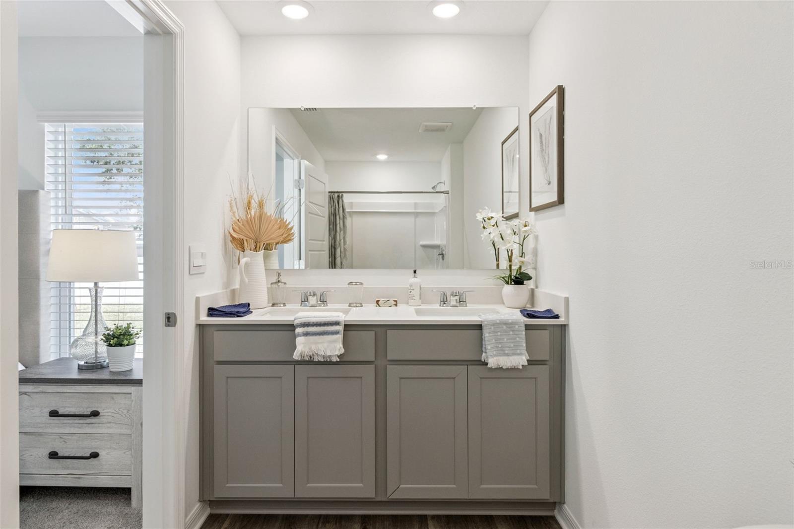 LEOMAS LANDING - Residential