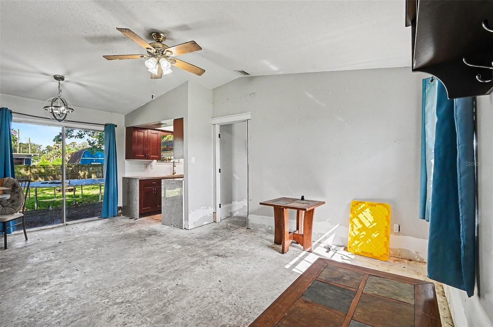 DIXIE VILLAGE - Residential