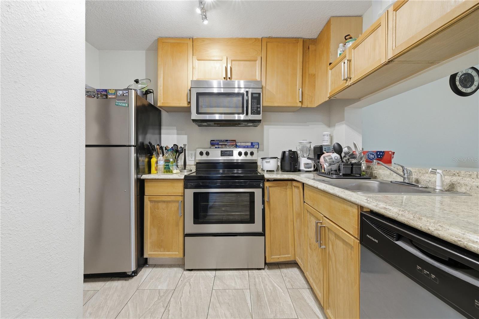 ALHAMBRA COURTS CONDO PH 02 - Residential