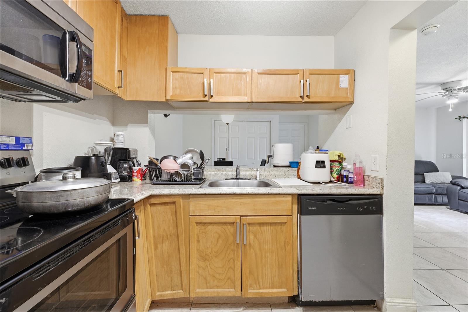 ALHAMBRA COURTS CONDO PH 02 - Residential