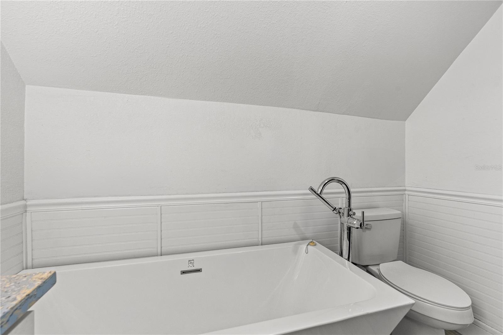 CLARK N 01/2 LT 04 02 18 30 - Residential