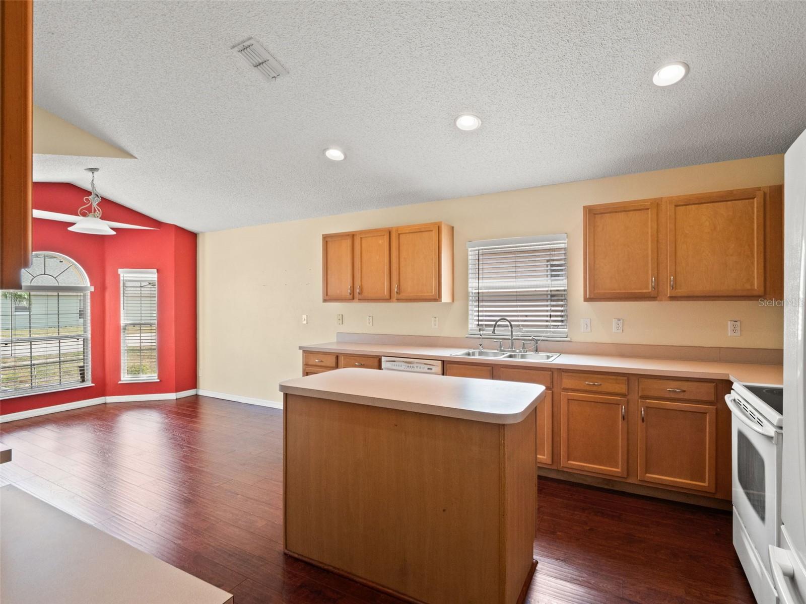 TAVARES CHELSEA OAKS - Residential