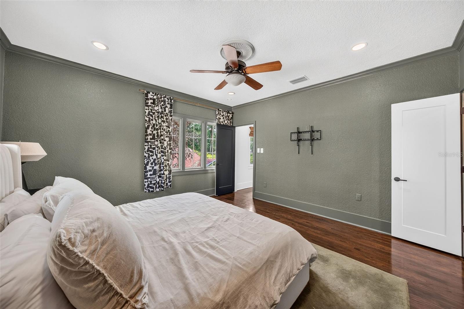 EDGEWATER HEIGHTS - Residential