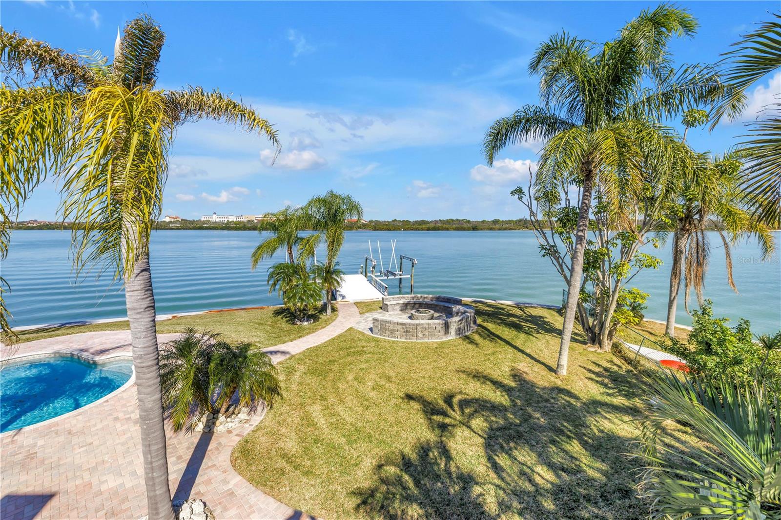 CRYSTAL ISLAND - Residential