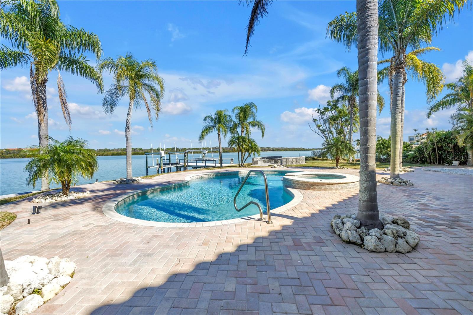 CRYSTAL ISLAND - Residential