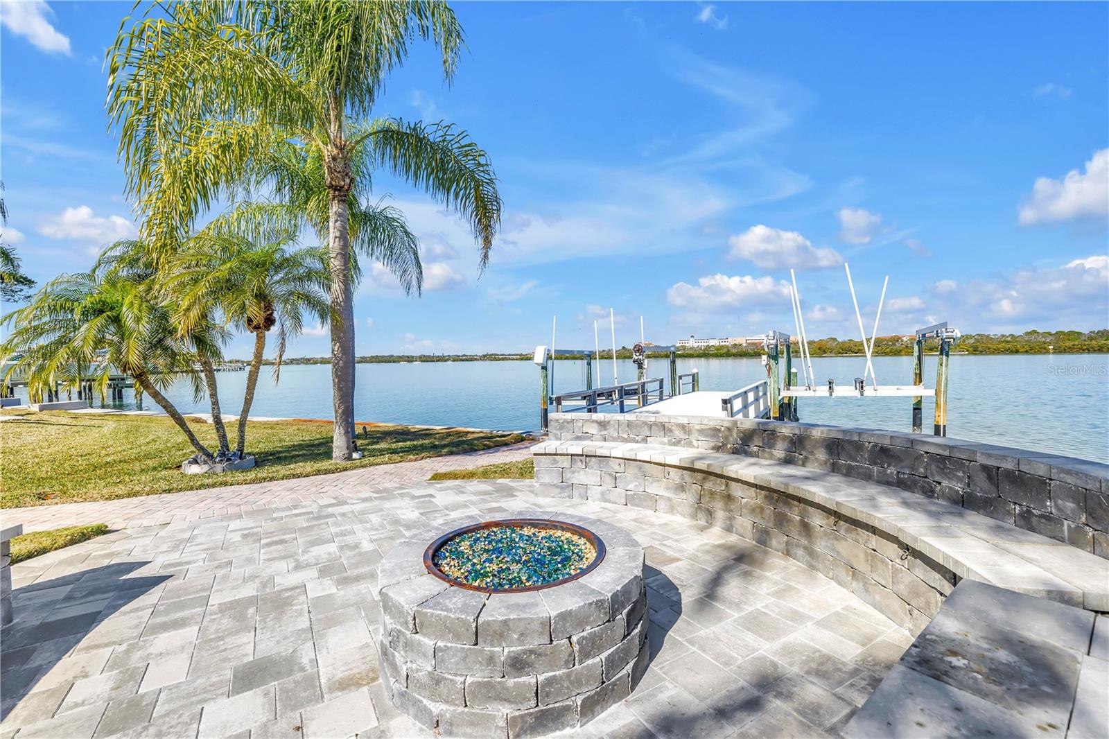 CRYSTAL ISLAND - Residential