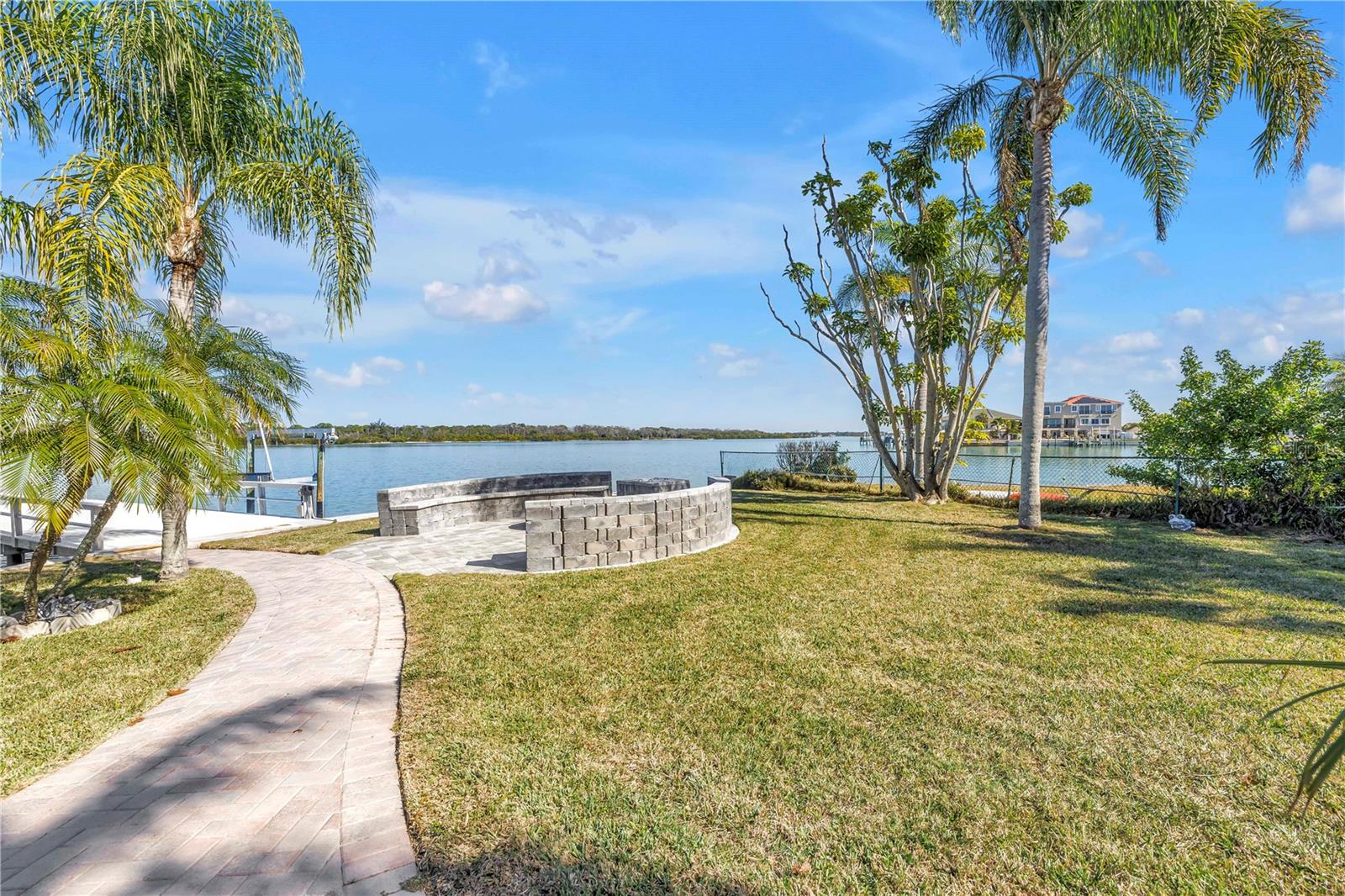 CRYSTAL ISLAND - Residential