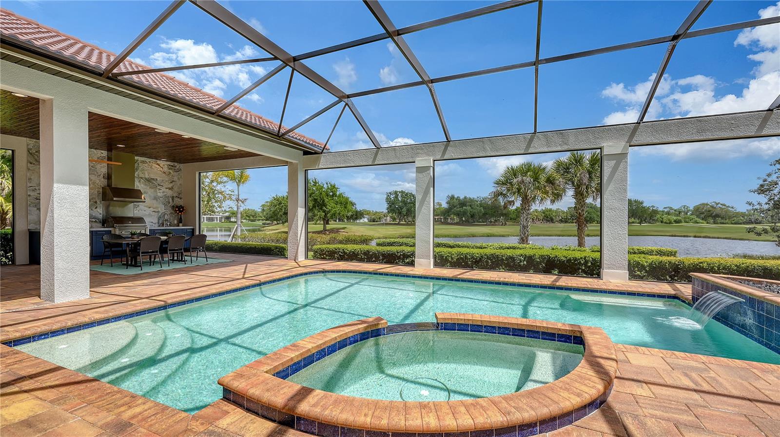 FOUNDERS CLUB - Residential