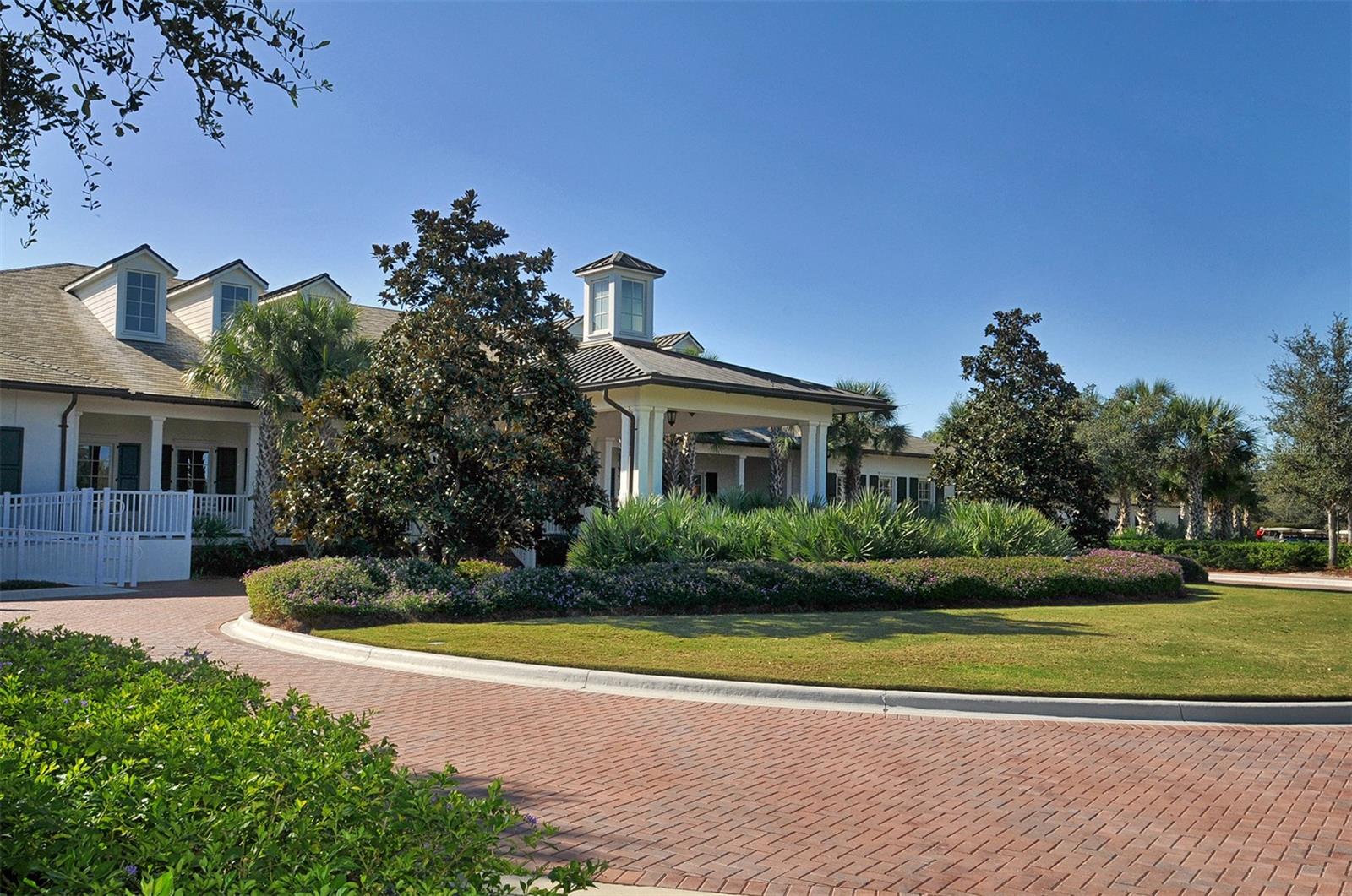 FOUNDERS CLUB - Residential