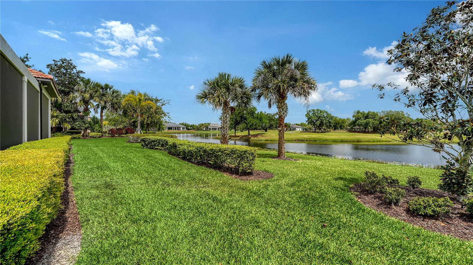 FOUNDERS CLUB - Residential