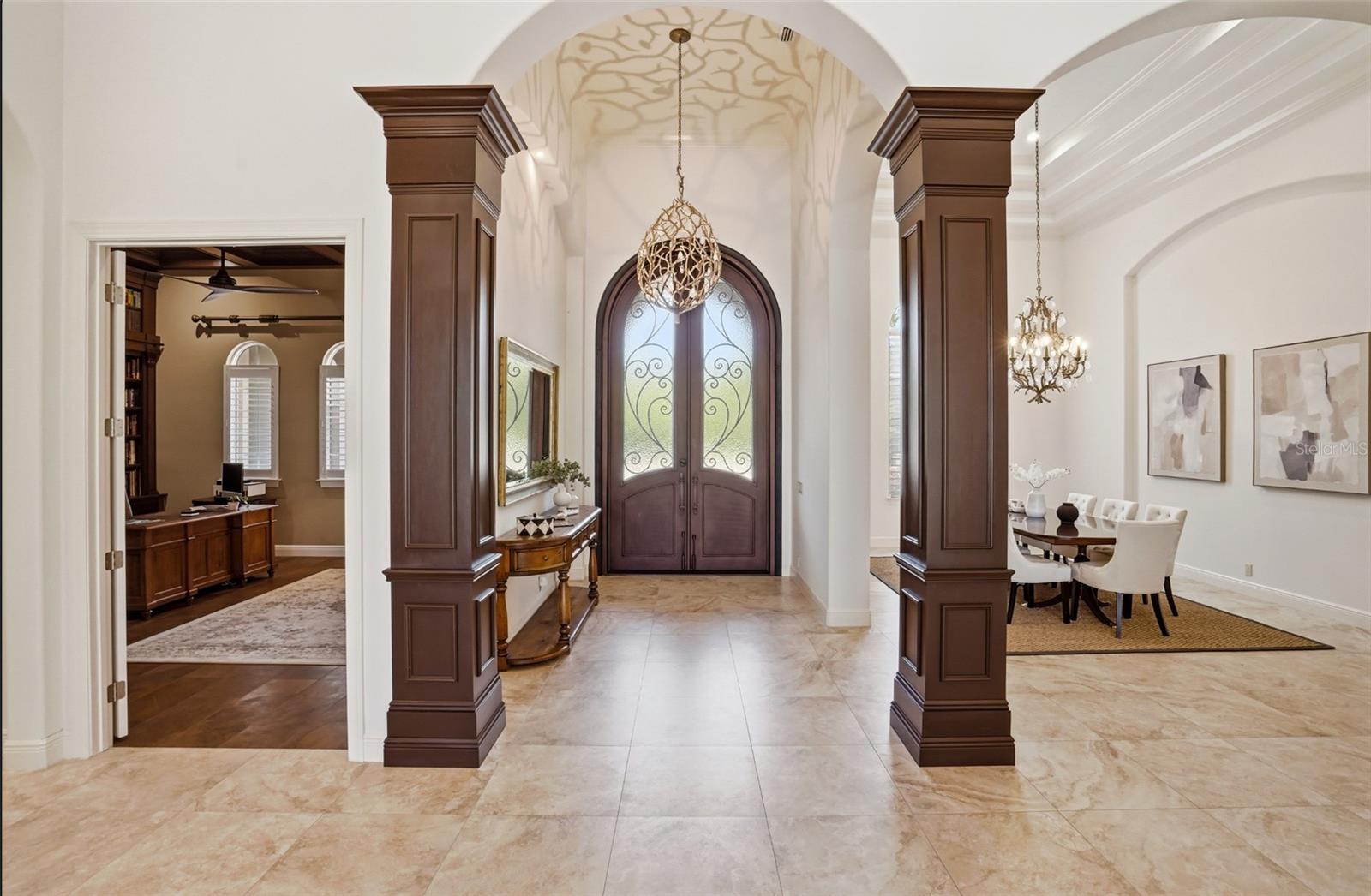 FOUNDERS CLUB - Residential