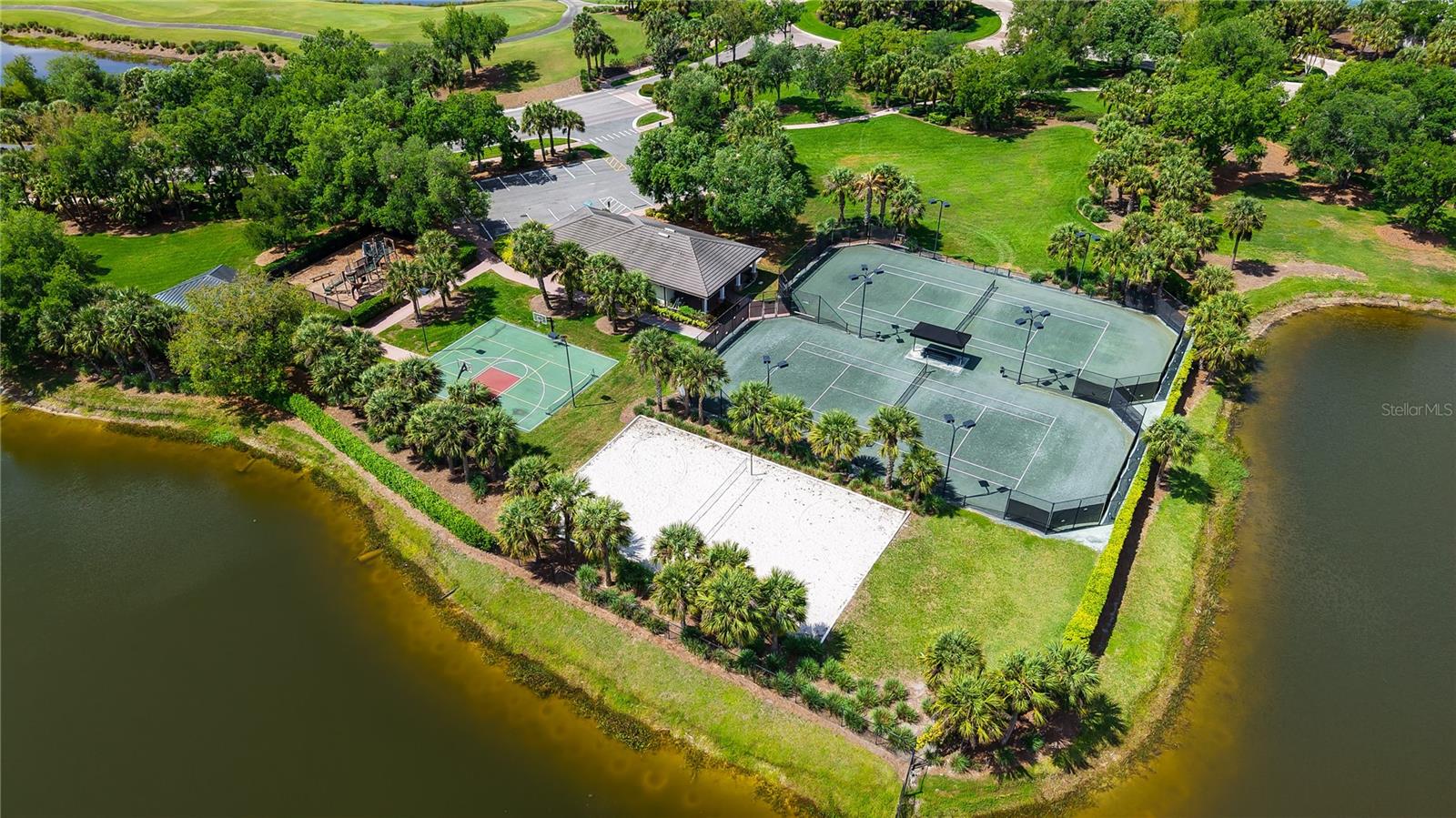 FOUNDERS CLUB - Residential