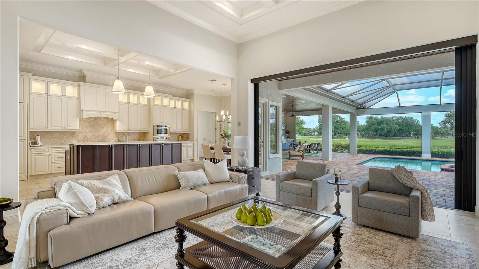 FOUNDERS CLUB - Residential