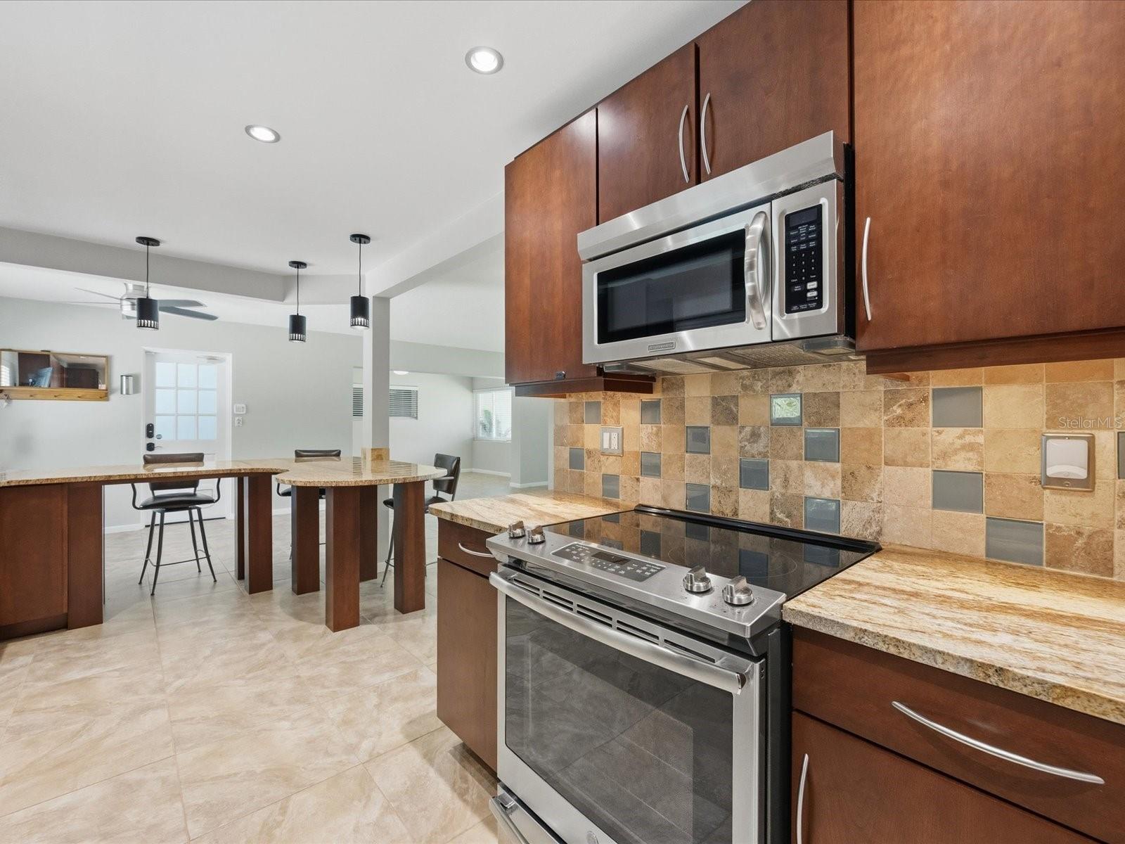 DOVER SHORES SEVENTH ADD - Residential