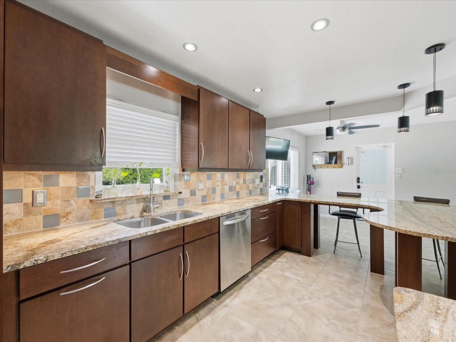 DOVER SHORES SEVENTH ADD - Residential