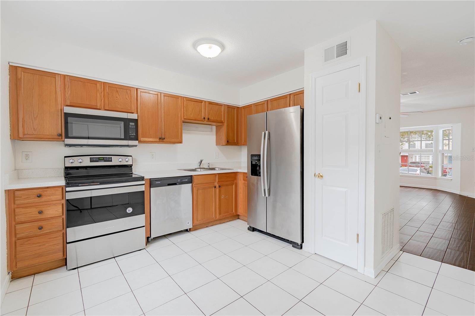 EMBASSY PARK TWNHMS CONDO - Residential