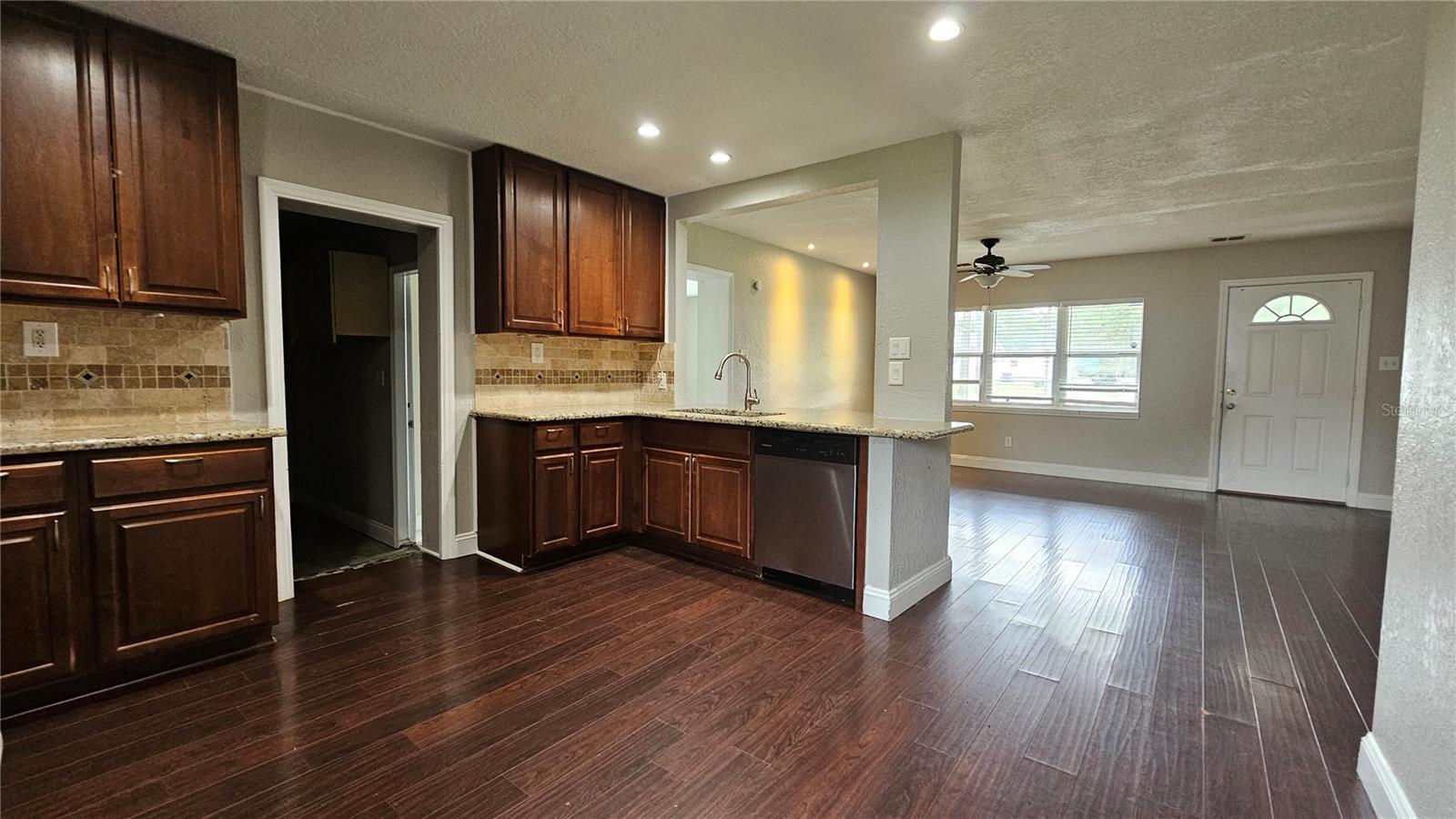 JOANNA SHORES - Residential