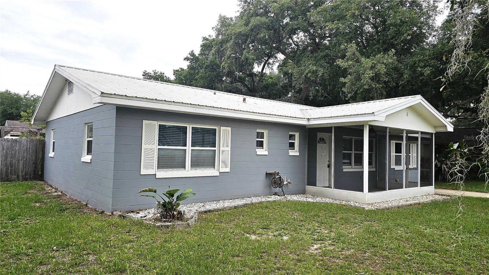 JOANNA SHORES - Residential