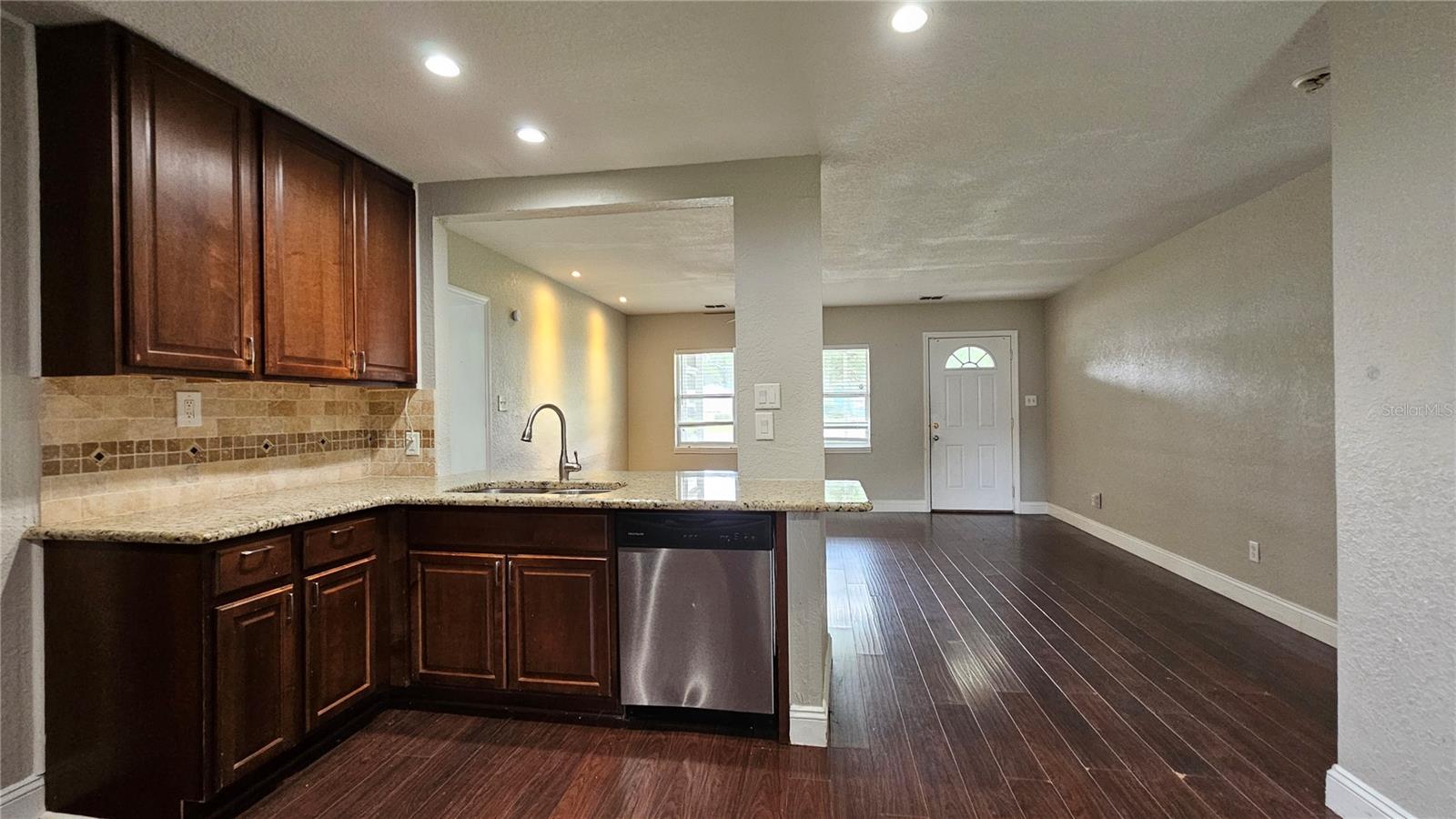 JOANNA SHORES - Residential