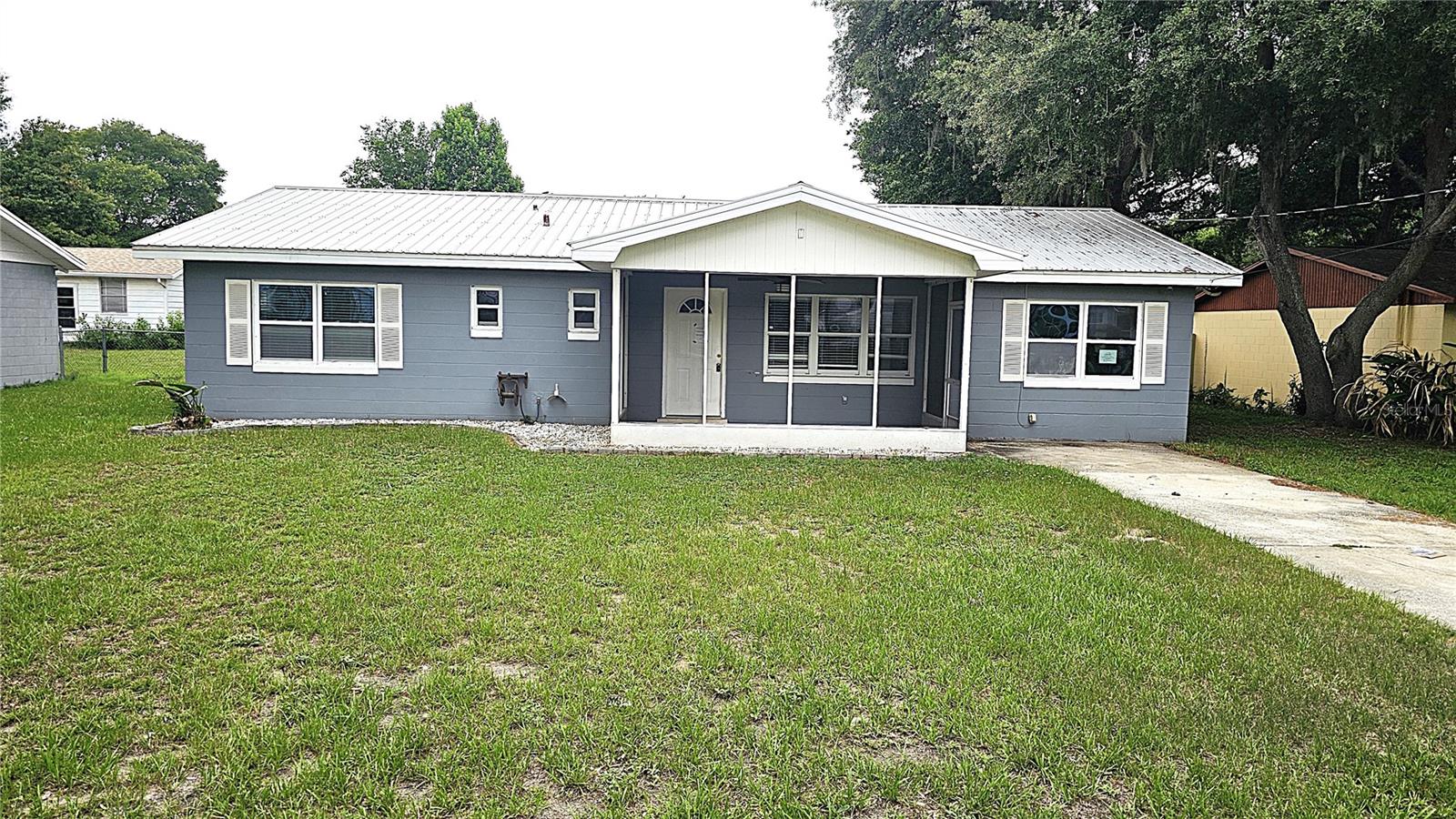 JOANNA SHORES - Residential