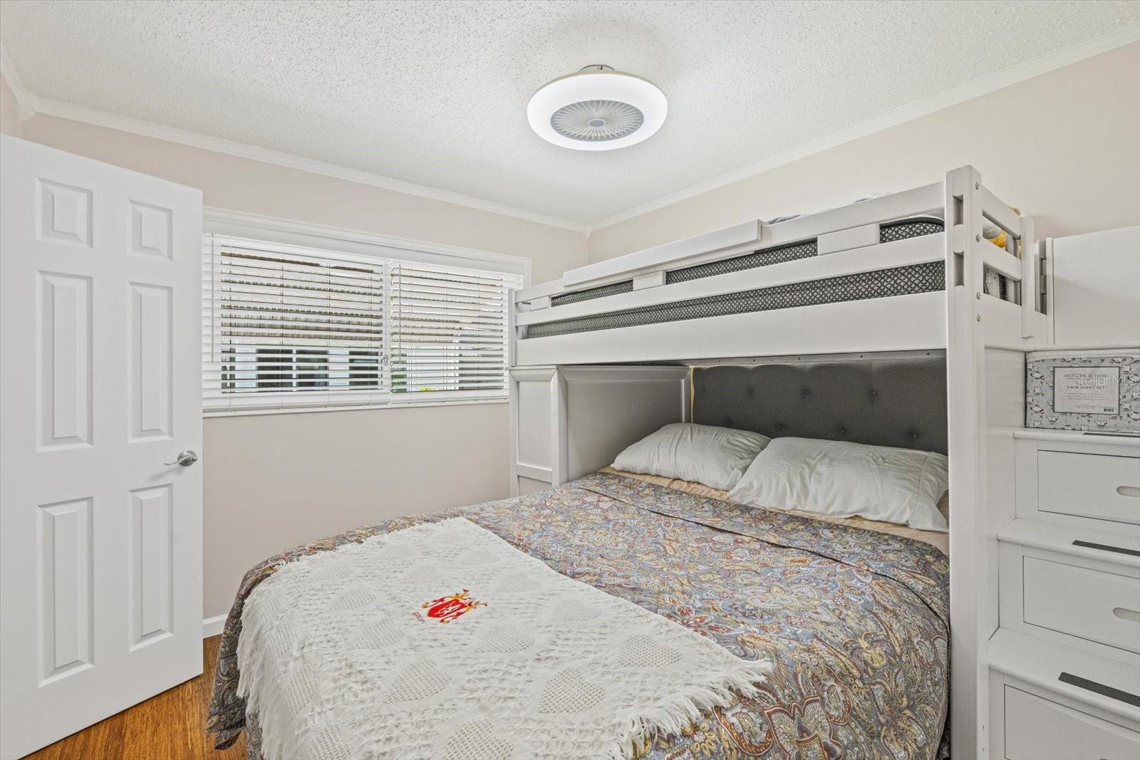 PARKWAY VILLAS CONDO UN 6 - Residential